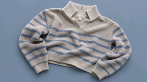 CREAM BLUE STRIPED COLLARED KNIT SWEATER