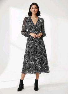 Chic Floral Print V-Neck Midi Dress