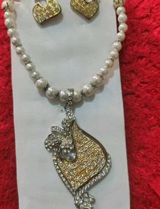 Elegant Pearl Necklace &amp; Earring Set