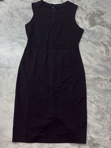Classic Black Sleeveless Sheath Dress