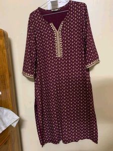 Avaasa maroon Elegant Printed Kurta in size M