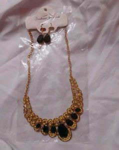 Stunning Red/Black Stone Necklace &amp; Earring Set