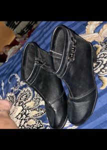 Stylish Black Ankle Boots with Chain Detail