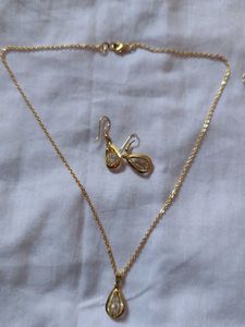 Neckless With Studs