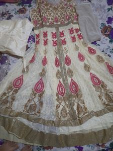 BRIDAL GOWN CREAM COLOR AND GOLD ...(UNUSED)
