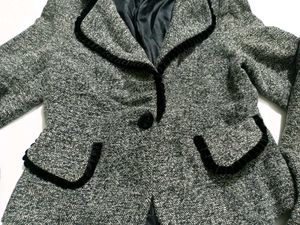 Chic Tweed Blazer with Black Trim XS