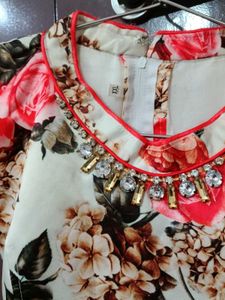 Elegant Floral Partywear Gown 🧡