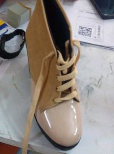 Stylish Tan Suede &amp; Patent Chunky Boots