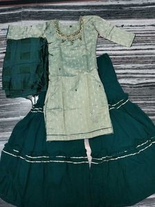 Elegant Embroidered Kurta with srara