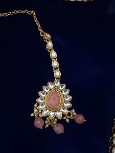 Exquisite Kundan Necklace Set with Maang Tikka