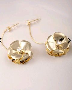 Crystal Flower Shaped Design Earing