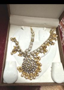 Exquisite Kundan manthapatti Maang Tikka