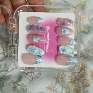 Beautiful Floral Press-On Nails