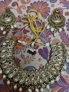Exquisite Kundan &amp; Pearl Necklace Set