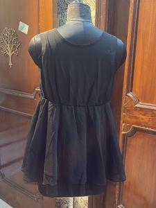 L size Chic Black Ruffle Top