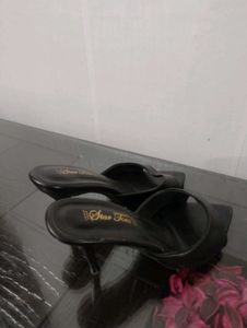 Chic Black Mules