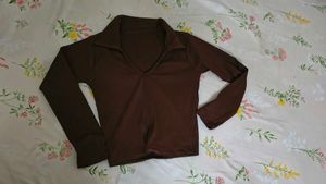 Ribbed Collared V-Neck Brown Top