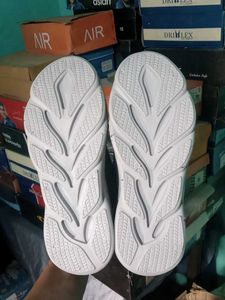NEW NO USED SPORTS SHOES FOR MEN.