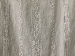 Chic White V-Neck Plus Size Sleeveless Top