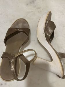 Inc.5 Stylish Bronze Heels (size5)