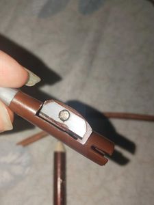 Brown lipliner