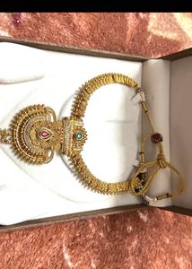 Exquisite Gold-Tone Necklace Unused