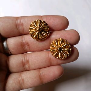 Golden Pendant With Earrings