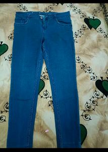 Blue Denim Jeans like New in 32 waist