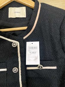 Chic Cropped Tweed Top