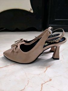 Chic Nude Bow Kitten Heels