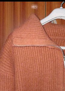 Ribbed Knit Zip-Up Sweater 🤎