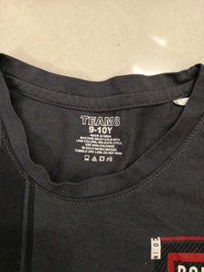 T shirt 8-9 yrs.