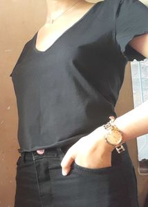 H&amp;M Black V-Neck Crop top