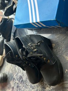 THROWAWAY PRICE BOOTS