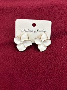 Elegant White Flower Stud Earrings