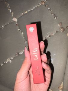 Typsy beauty pout polish glossy finish