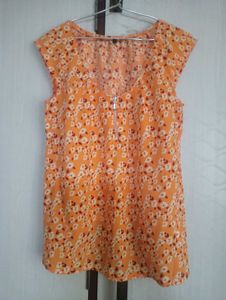 🌼UCB Orange Floral Print Zip Neck Top💌