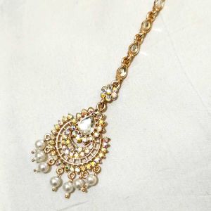 Elegant Maang Tikka