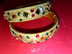 Rajsthani Bangles And Mangtika Set