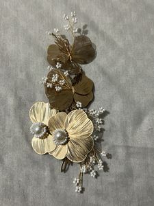 Golden Floral Hair Clip