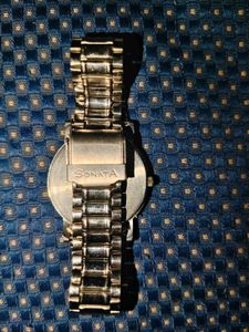 Classic Analog Watch - Timeless Style