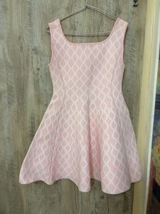 Chic Pink &amp; White Geometric Knit Dress