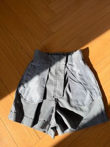 H&amp;M Grey Pleated Shorts