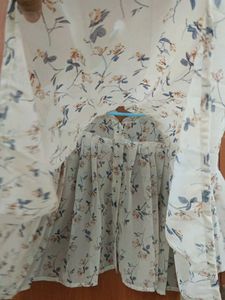 Floral Print Pleated Shrug