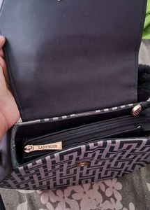 Zip up octagonal bag