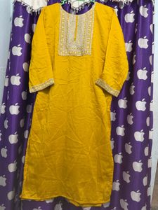 Elegant Yellow Kurti pant with Intricate Neckline