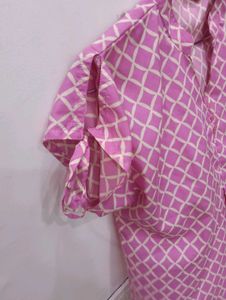 Chic Pink &amp; White Geometric Print Top
