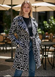 Chic Black &amp; White Print Trench Coat