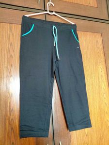 Black Cropped Athletic Capris