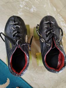 Jaspo Black Lace-Up skates